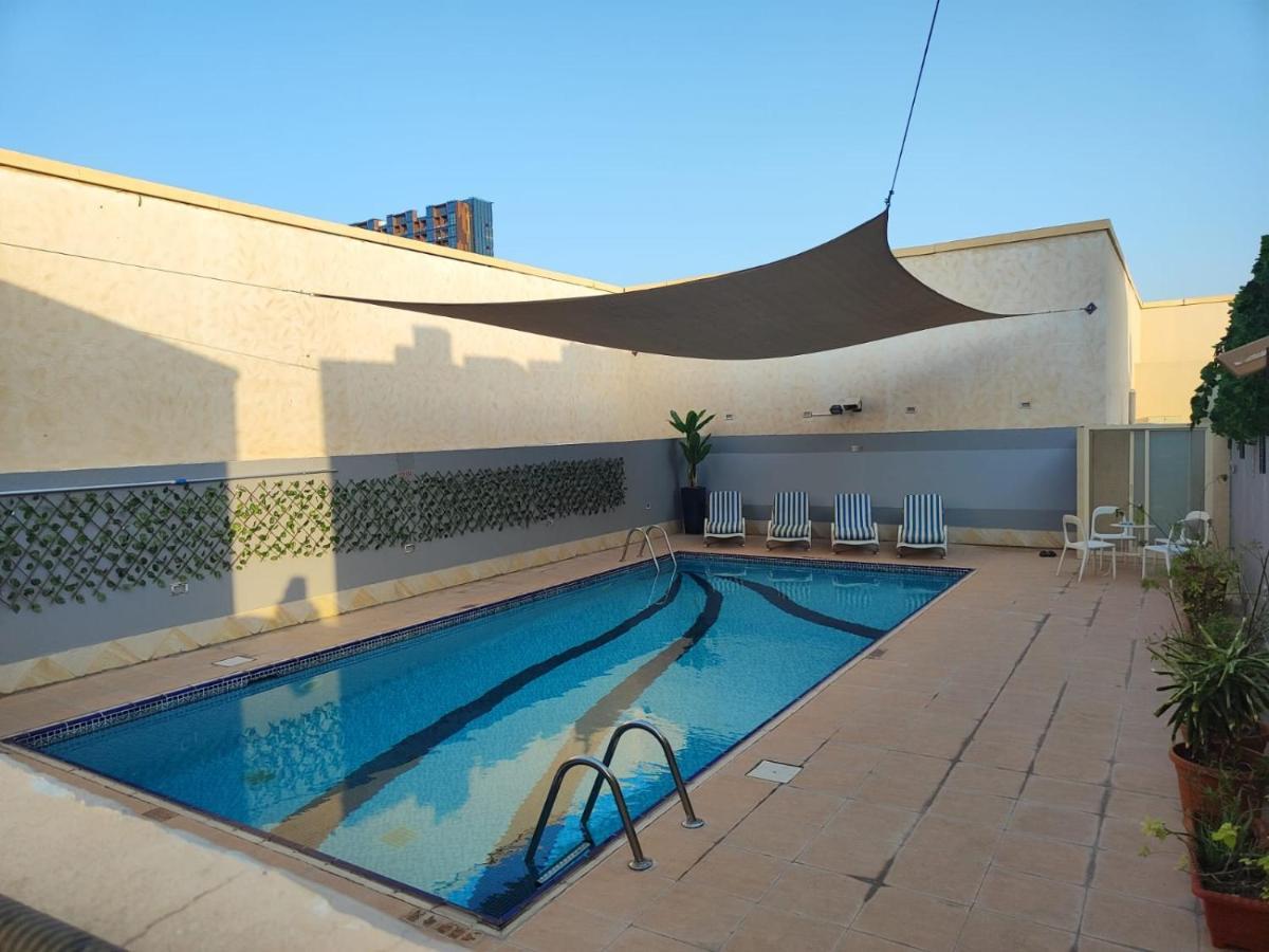 Al Raya Hotel Apartments Дубай Екстериор снимка