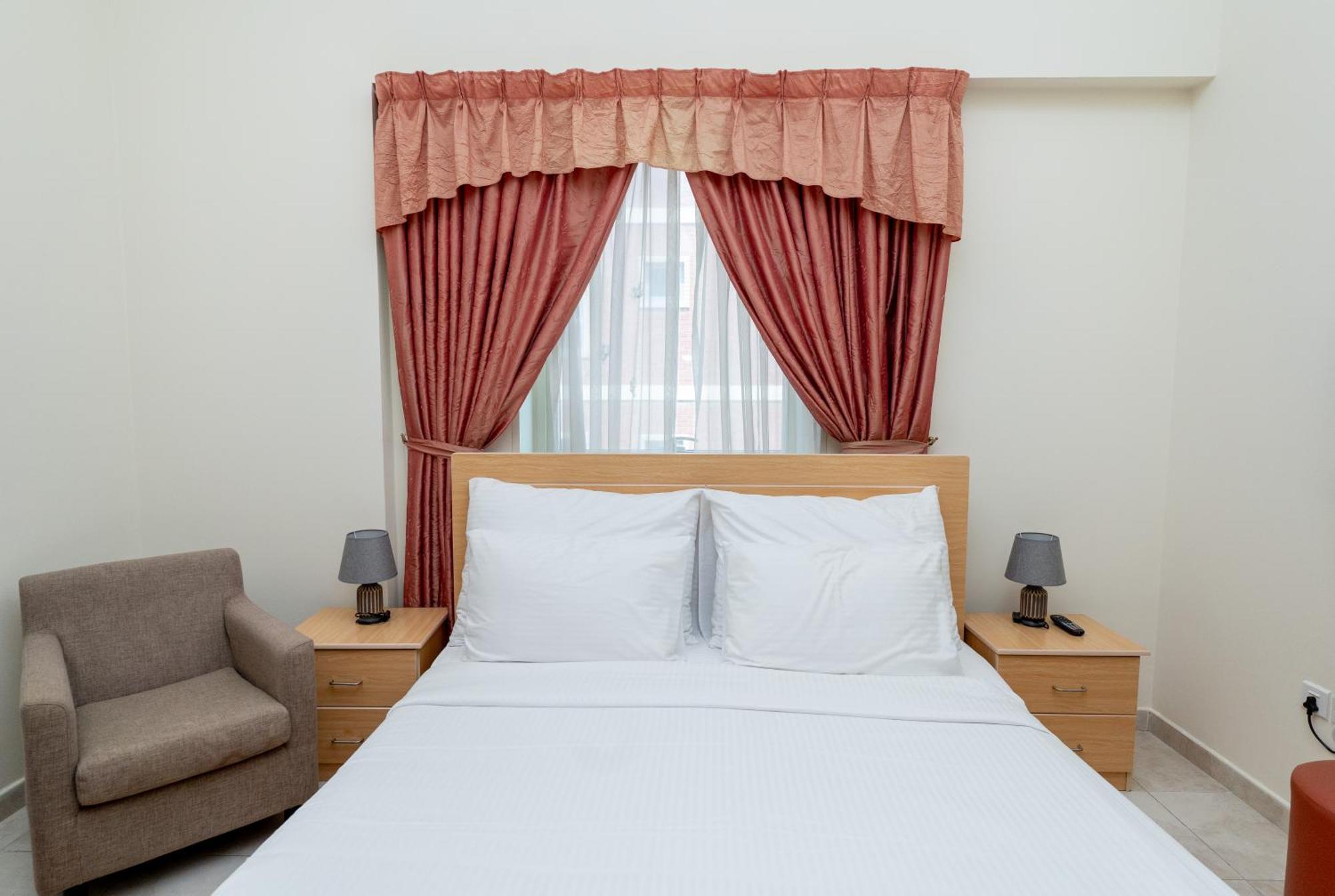 Al Raya Hotel Apartments Дубай Екстериор снимка