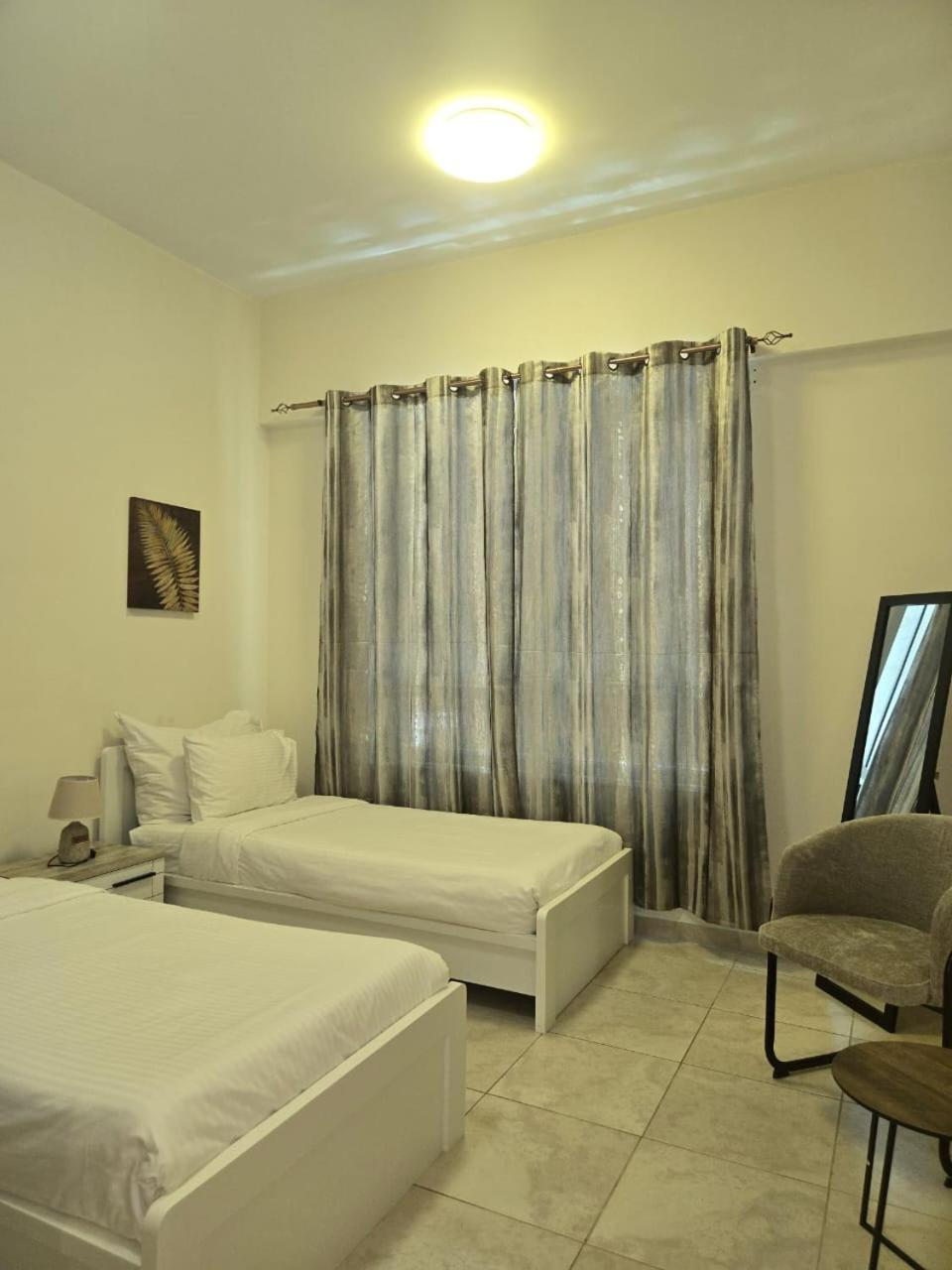 Al Raya Hotel Apartments Дубай Екстериор снимка